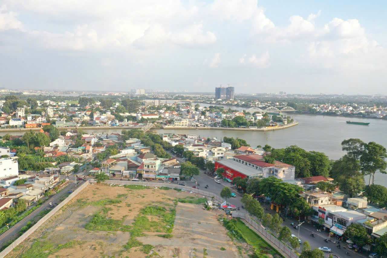 Toàn cảnh khu đất ven sông tại phường Trấn Biên nhìn từ trên cao, khu vực dự kiến triển khai dự án SOMA The First